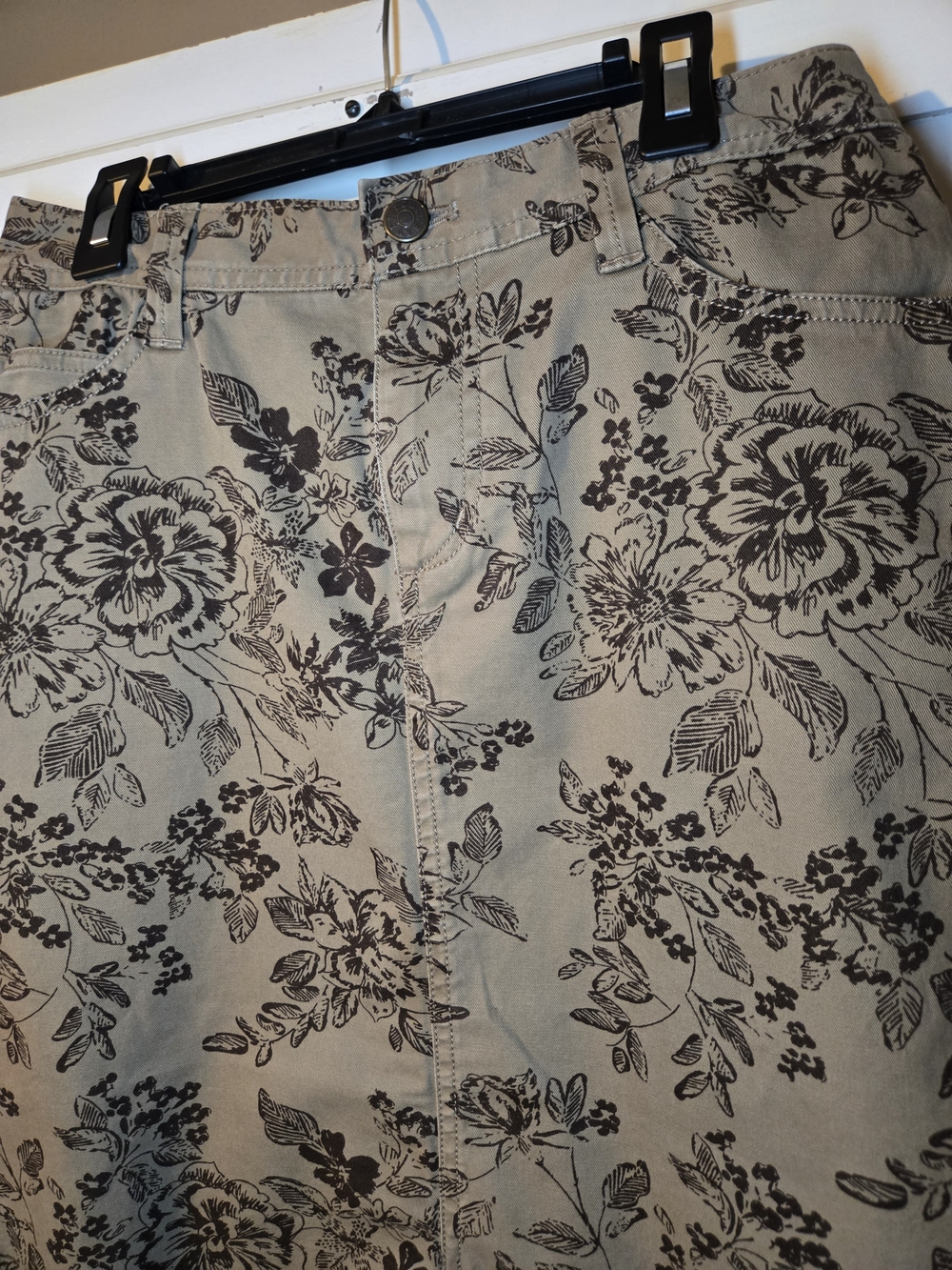 Eddie Bauer Floral Print Midi Skirt Womens Size 4 Slit Beige Stretch Cotton